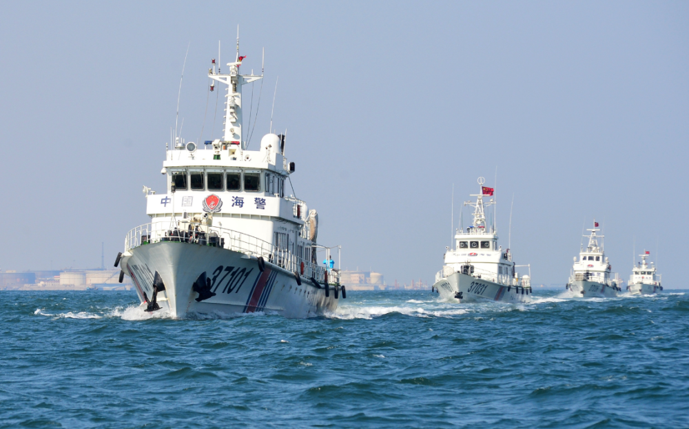 菲船只故意冲撞，中国海警水炮喷射事件深度剖析
