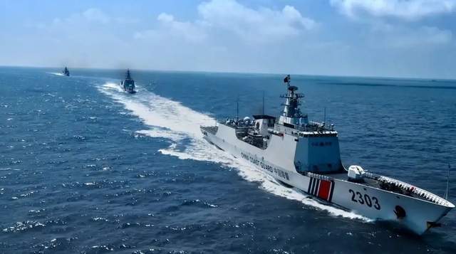 菲船只故意冲撞，中国海警水炮喷射事件深度剖析
