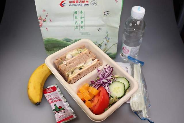 减脂新选择，高铁轻食餐—健康与便捷的完美结合