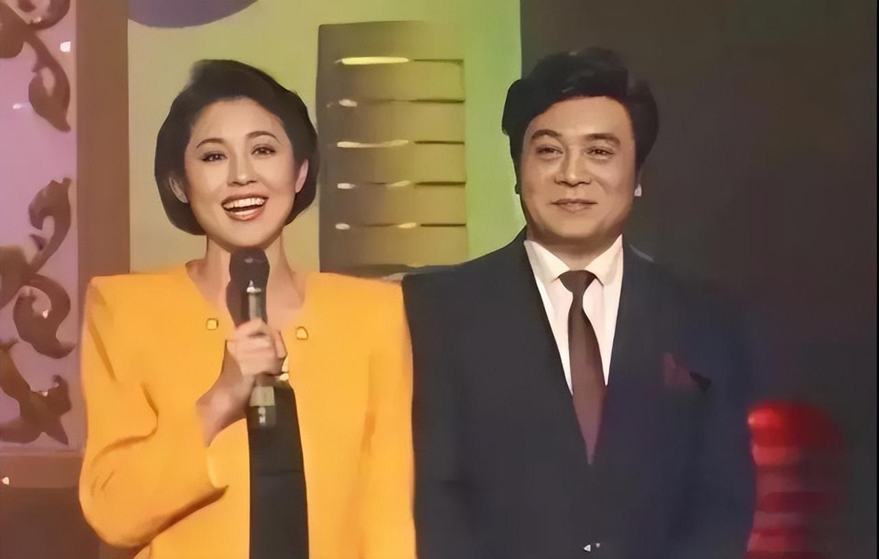退休老师成了学校争抢的香饽饽，教育智慧的再利用与传承