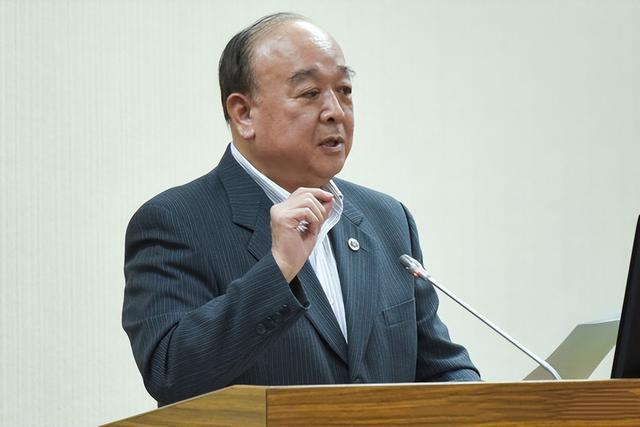 吕礼诗，从台海军舰长到长春航展的跨界飞行梦想