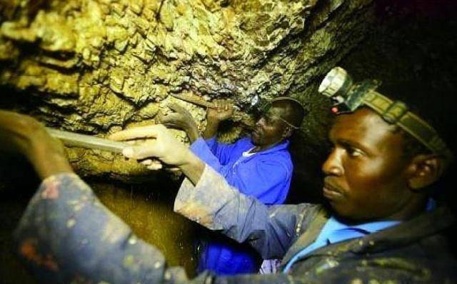 非法淘金者的地下世界，金价飙升下的隐秘生存