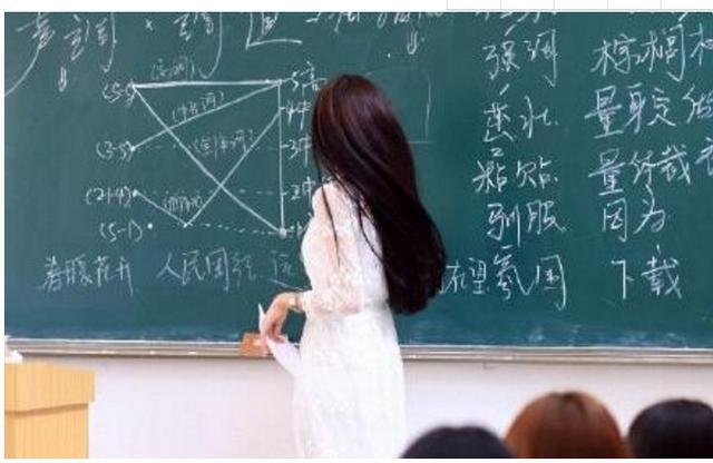 退休老师成了学校争抢的香饽饽，教育智慧的再利用与传承