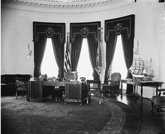 特朗普升级办公室，黄金之梦的奢华与争议