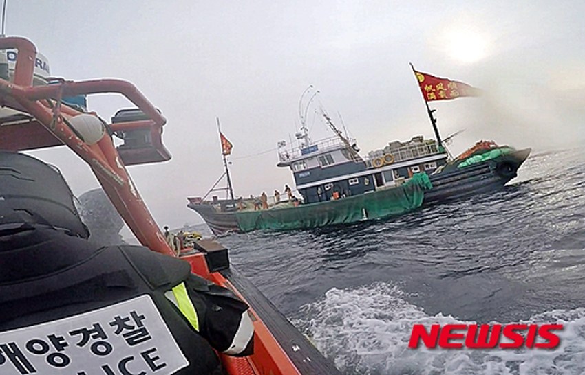 韩国海警英雄壮举，为救中国老人不幸牺牲的感人故事