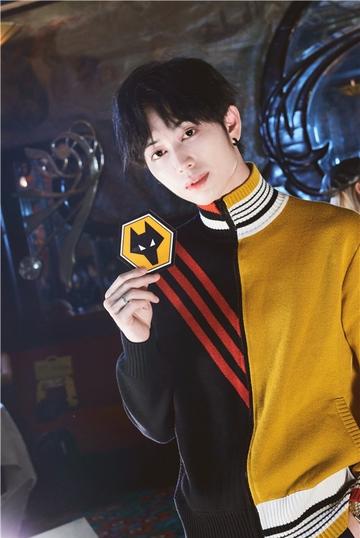 成都七中校服，从校园走向巴黎时装周的潮流新宠