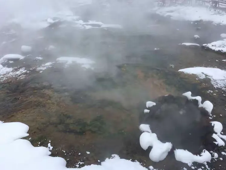 探秘长白山天池沸腾开锅奇观,景区权威回应与自然奇景解析 探秘长白山天池沸腾开锅奇观,景区权威回应与自然奇景解析