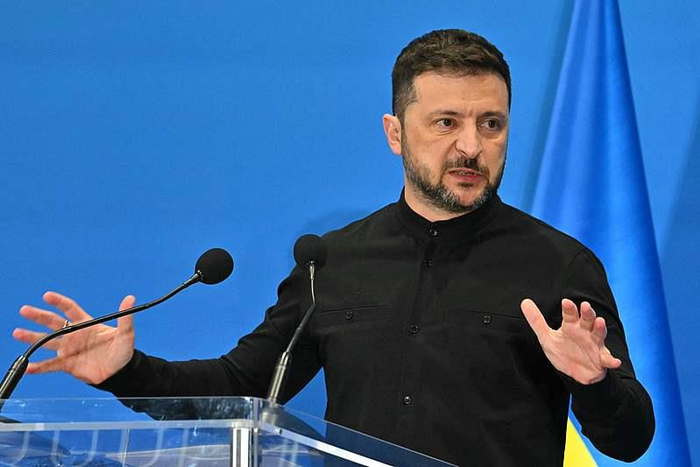 泽连斯基的坚定立场，不接受乌军撤出顿巴斯