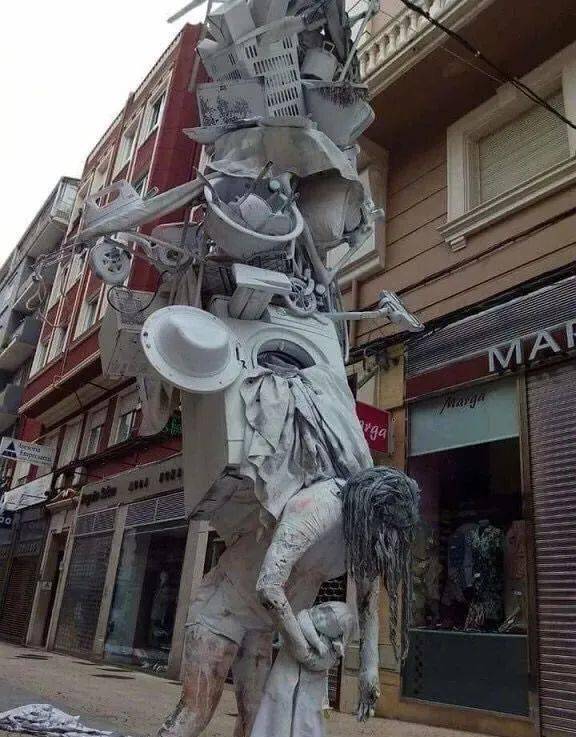 景区雕塑被指恐怖，园方迅速响应，已部分拆除