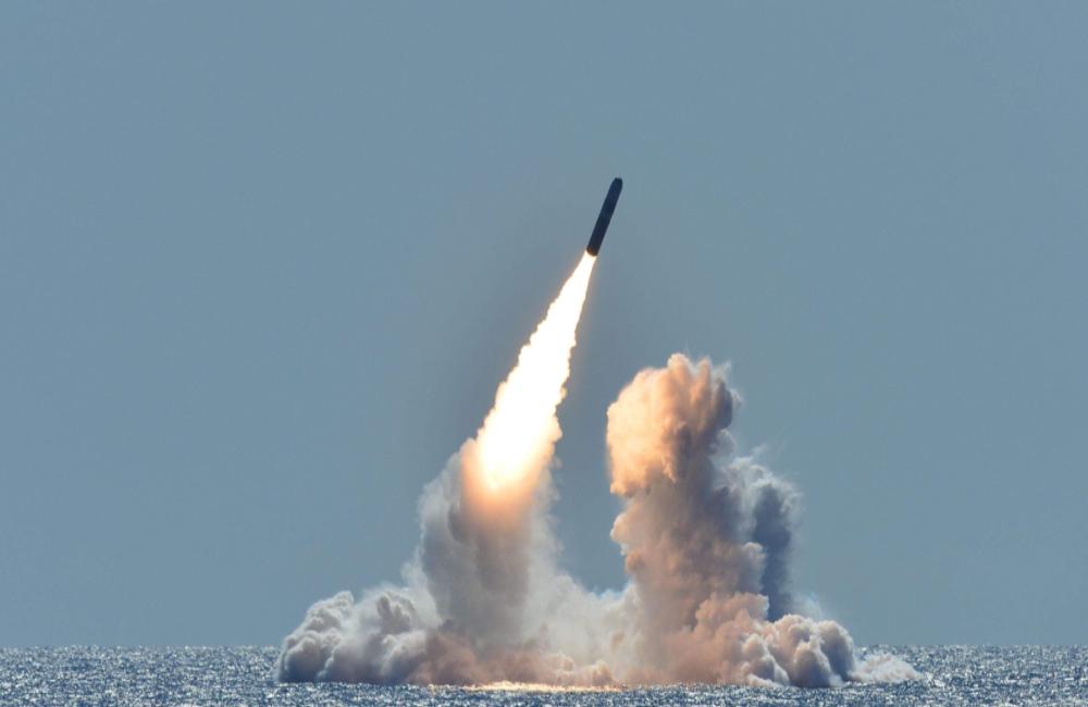 全球媒体悼念杨振宁，一位科学巨匠的永恒光芒