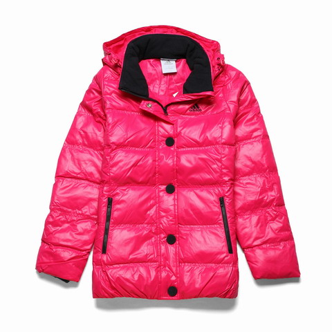 阿迪达斯羽绒服背后的秘密，雪中飞代工的真相