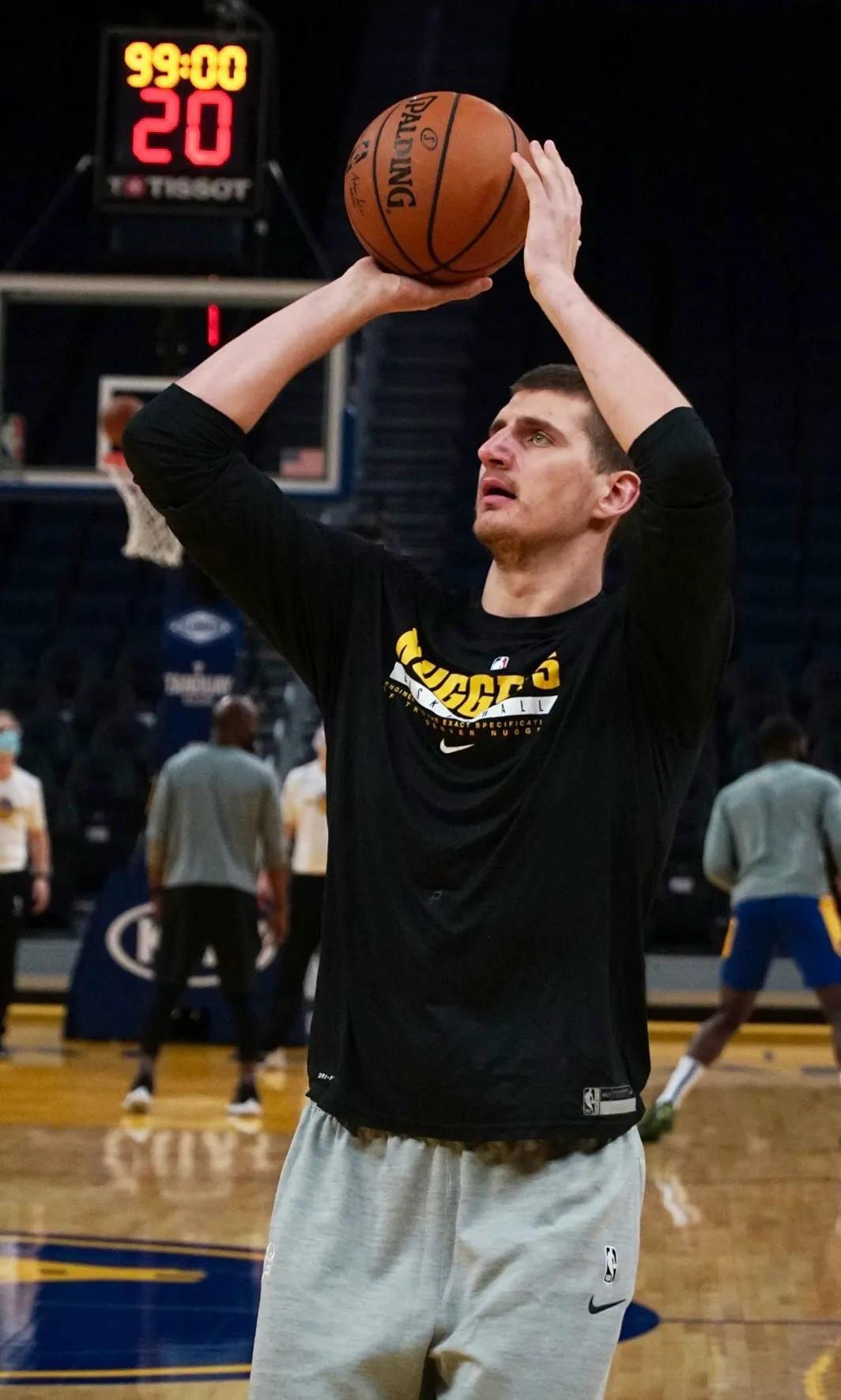 乔丹完成NBA解说席首秀，传奇再续，激情依旧