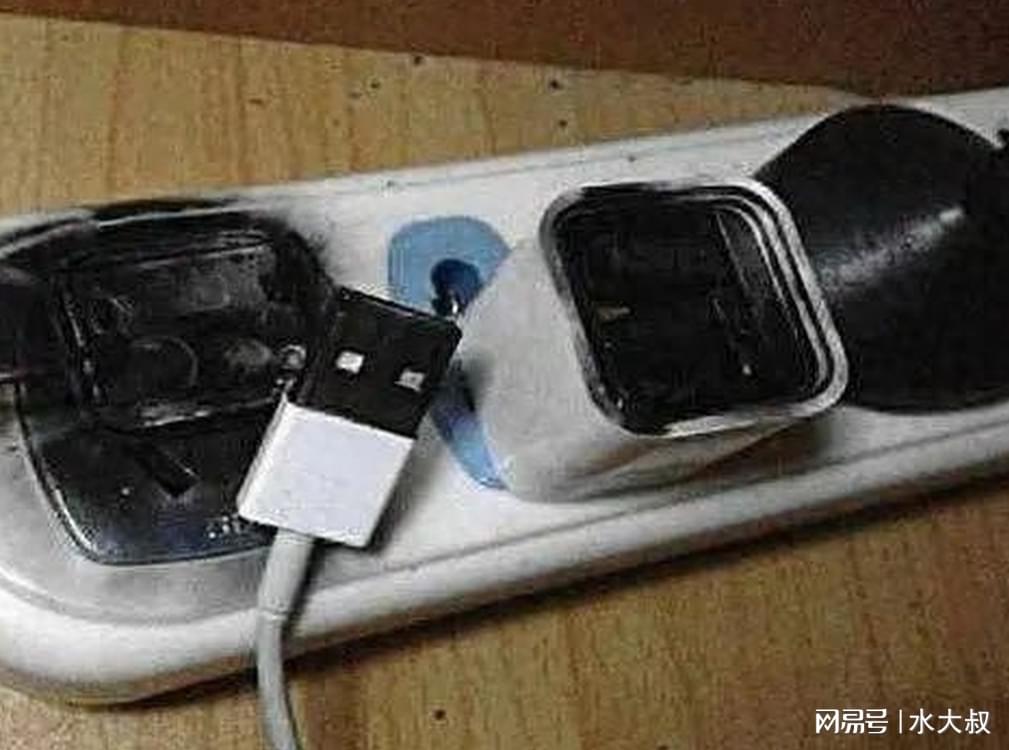 充电器一直不拔，隐藏的电老虎与安全隐患