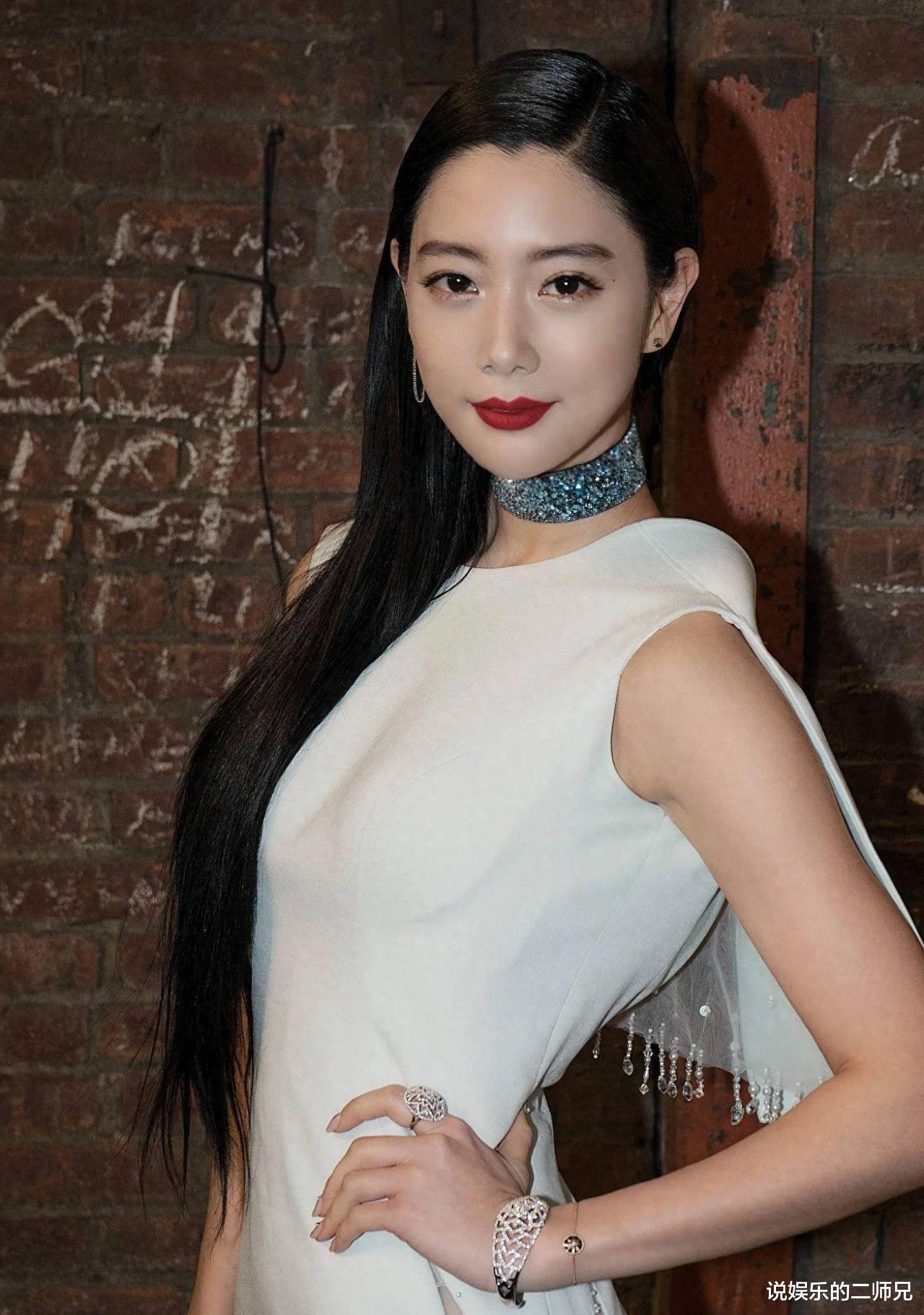 从荧幕到生活，演员克拉拉离婚背后的故事与启示