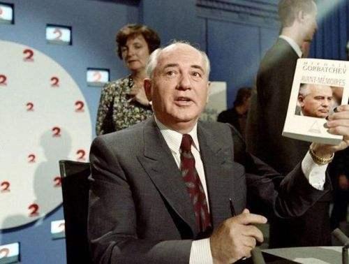 萨科齐，昔日总统的铁窗生涯与小电视的慰藉