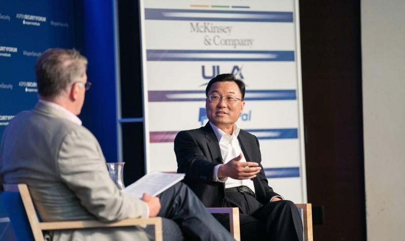 蔡正元勉励郑丽文,任重道远,砥砺前行 蔡正元勉励郑丽文,任重道远,砥砺前行