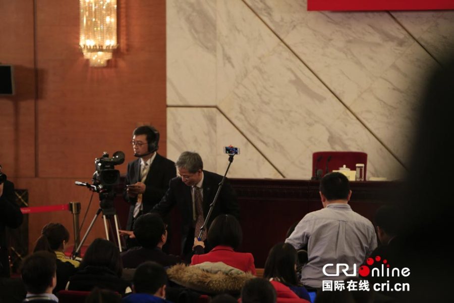 高市早苗的崭新篇章，就任后首次记者会全记录