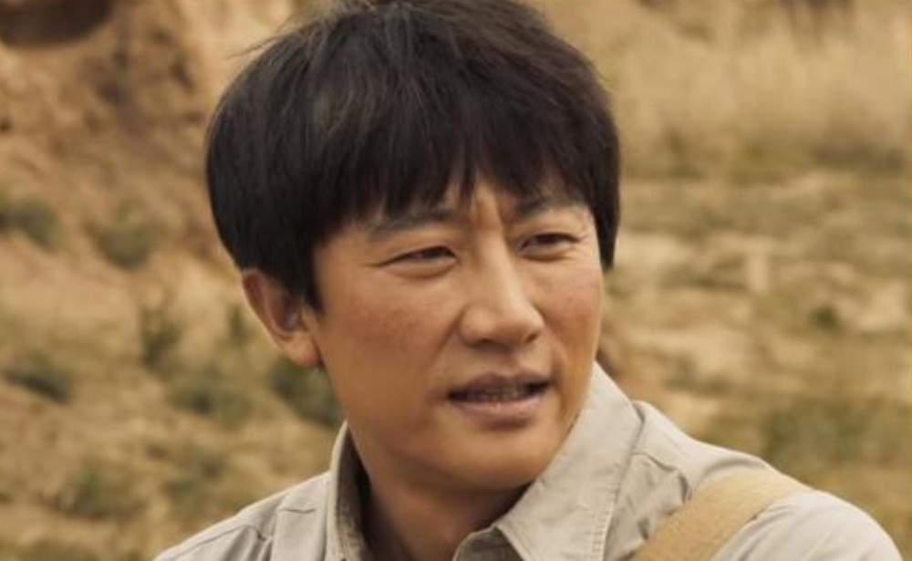 郑国霖的景区打工之谜，过气明星的生存智慧与自我救赎