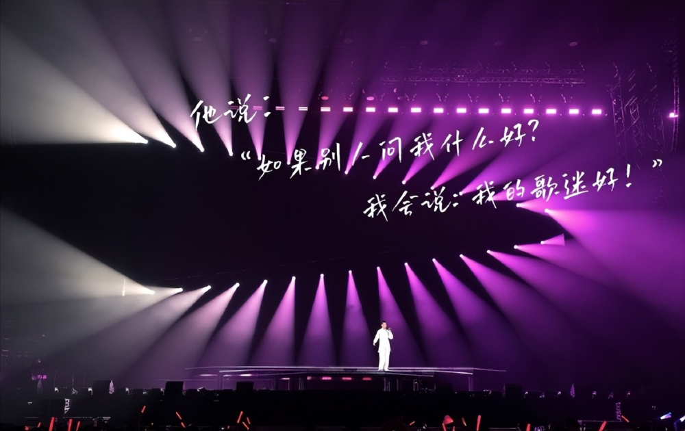 舞台上的惊魂瞬间，张靓颖演唱会意外跌落两米的挑战与重生