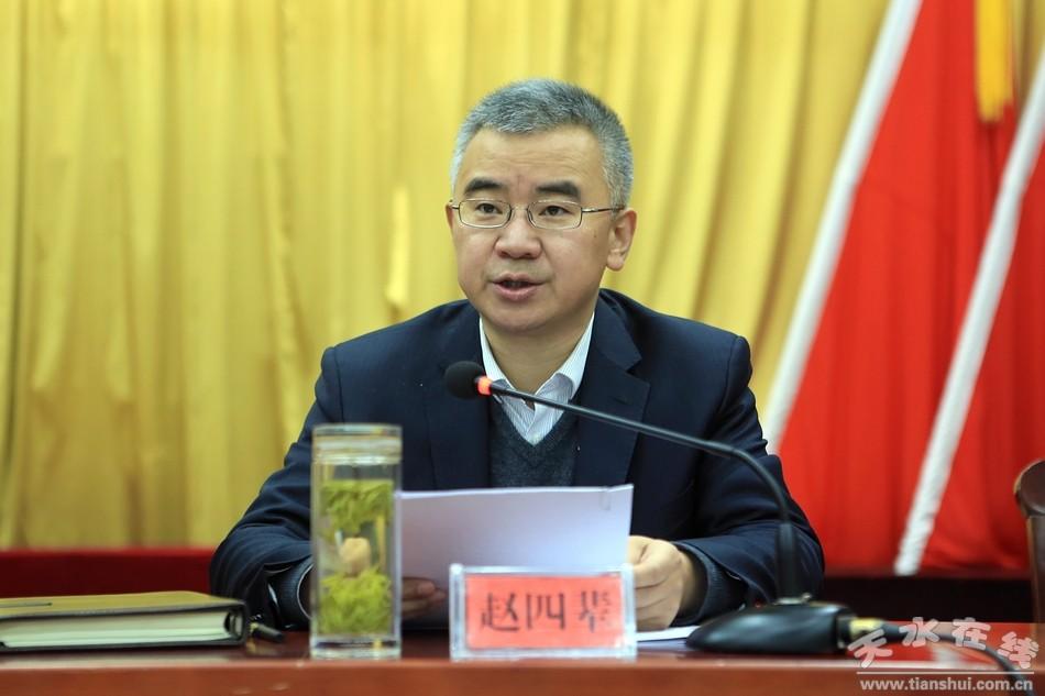 辽宁通报男子在酸菜池抽烟吐痰事件，食品安全与公众卫生的双重警钟