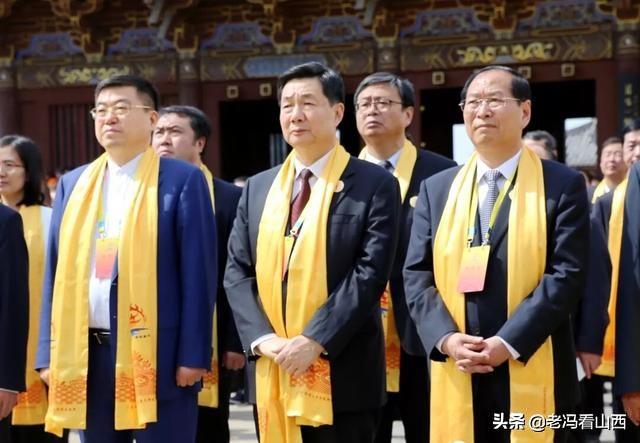 台湾丈夫携北京妻儿祭奠吴石将军，跨越海峡的深情缅怀