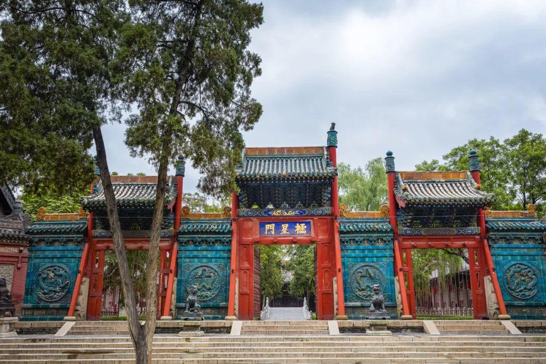 探秘四川乐山大佛旁古墓之谜，历史与现代交错的考古发现