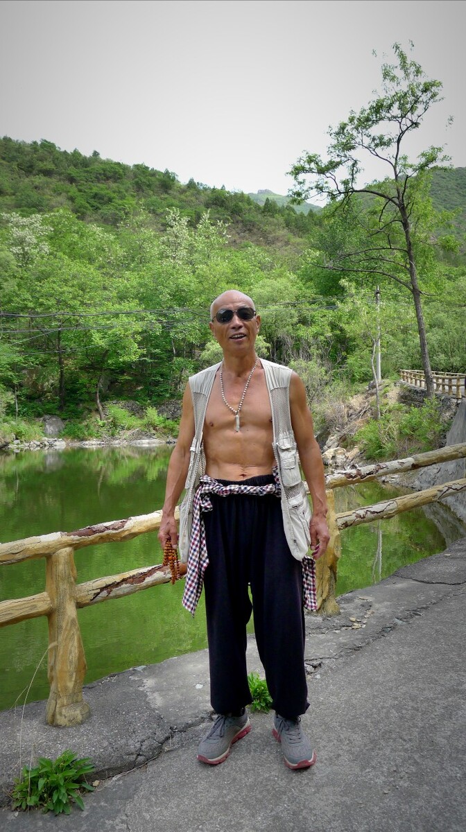 巨兽之谜，一条55岁老当益壮的1.4米长草鱼