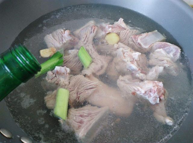 烹饪安全小贴士,这6类必须焯水的食物要知道 烹饪安全小贴士,这6类必须焯水的食物要知道