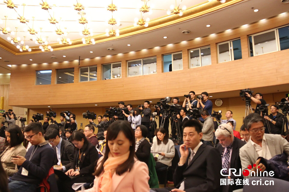 高市早苗的崭新篇章，就任后首次记者会全记录