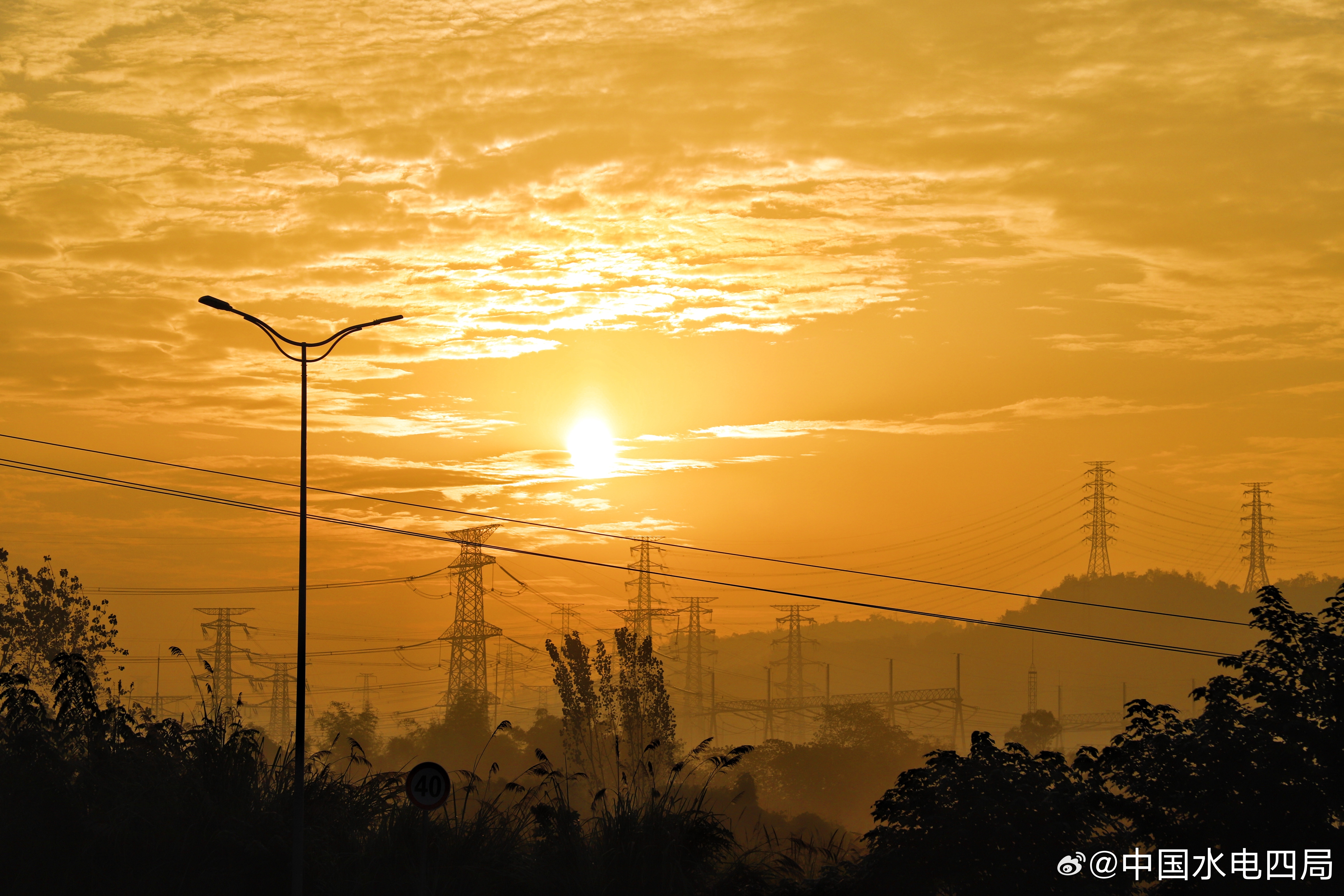 喇叭声中的晨曦—老师与居民的起床风波