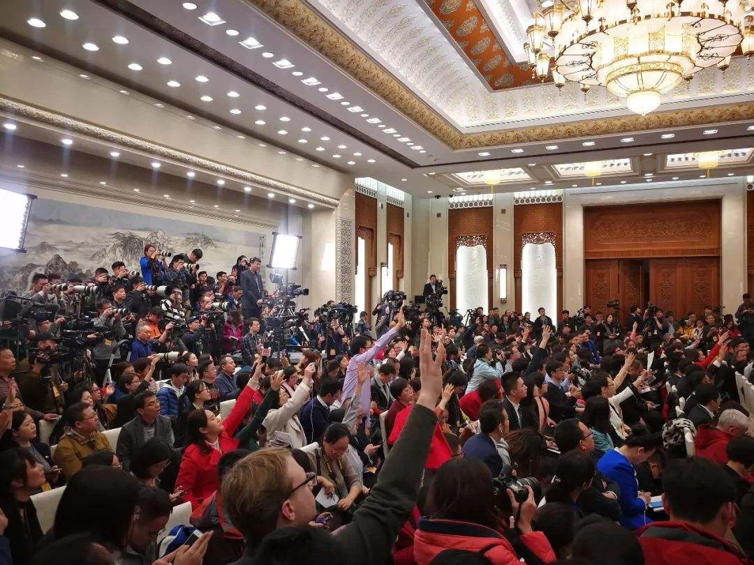 高市早苗的崭新篇章，就任后首次记者会全记录