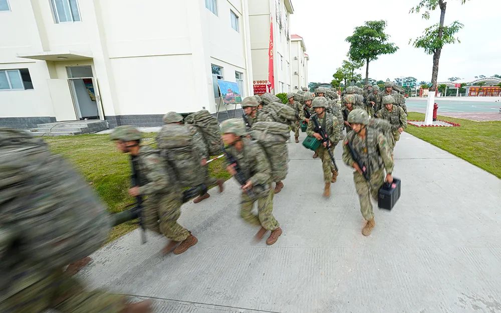 广东省委副书记，迅速进入临战状态，全力以赴抗击疫情
