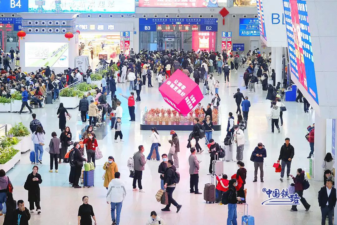 全国最忙高铁站上演速度与激情的奇迹
