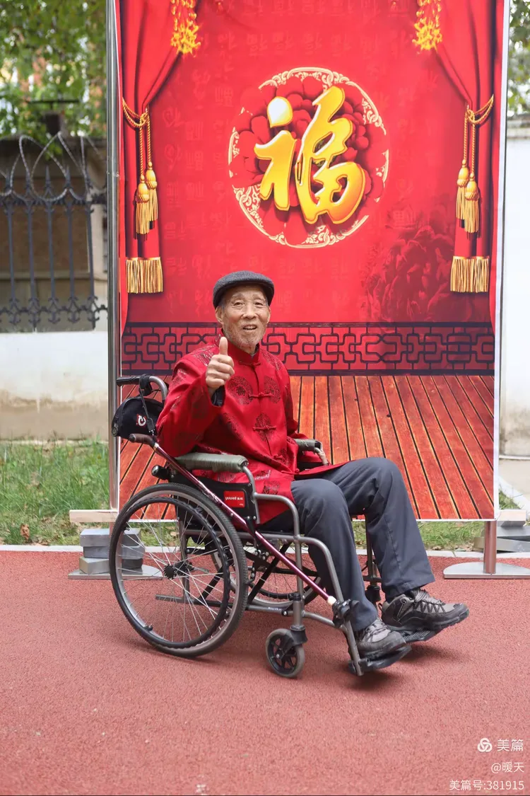 夕阳下的英雄梦，小伙带村里老人拍夕阳红版三国