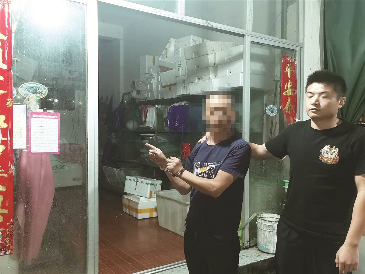 男子为还网贷偷换商户收款码，终陷法网—一场因贪念引发的悲剧