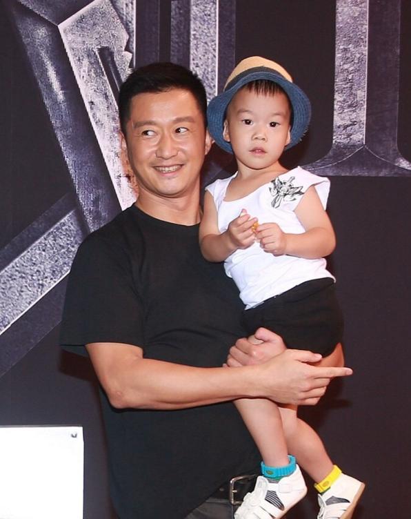 网友热议，铁盒清凉油—那最犟种的经典之选