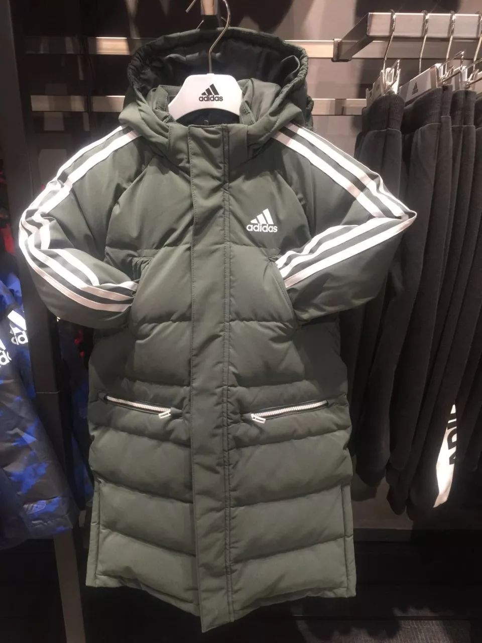 阿迪达斯羽绒服背后的秘密，雪中飞代工的真相