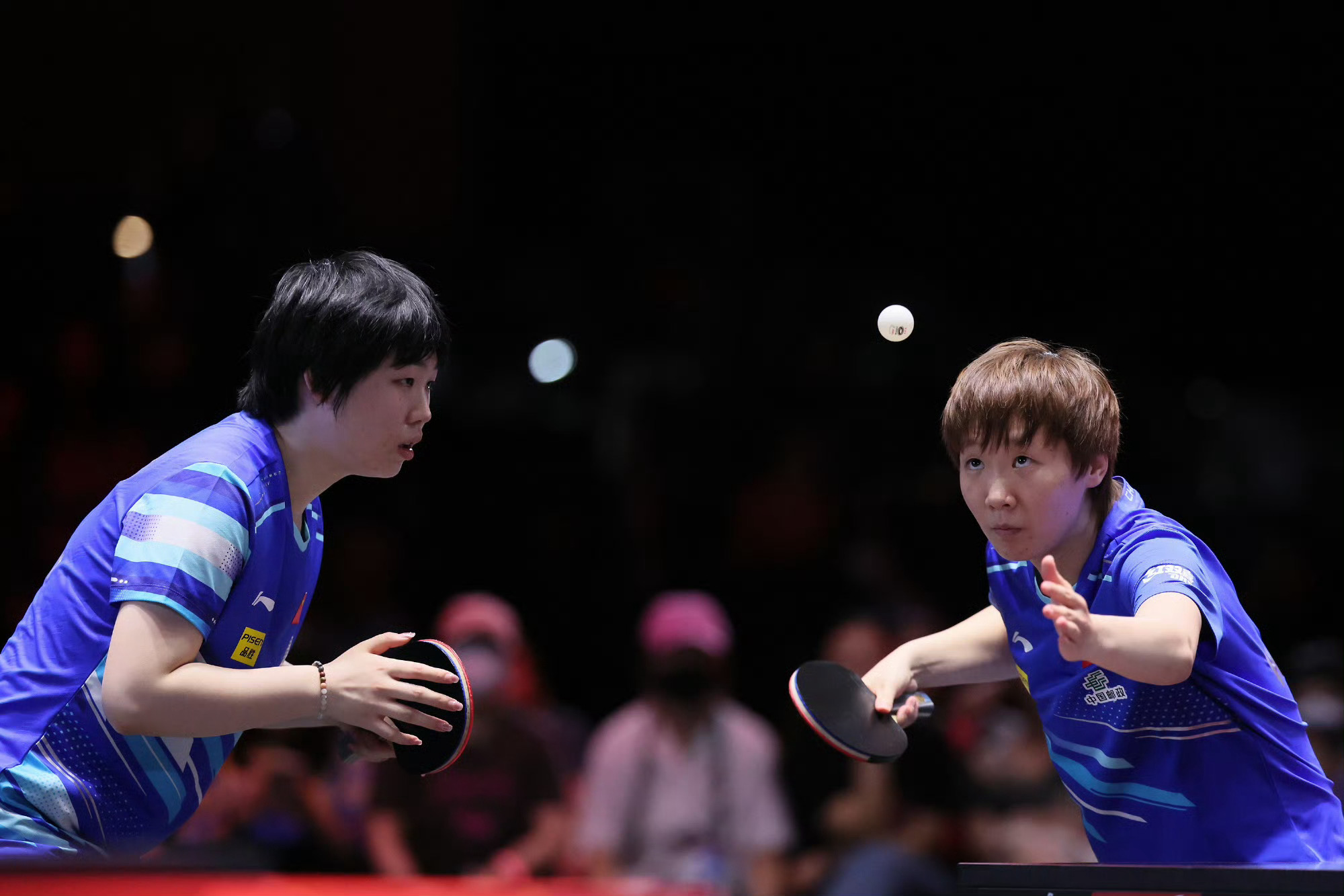 乒乓双姝，王曼昱与蒯曼共铸中国大满贯女双传奇