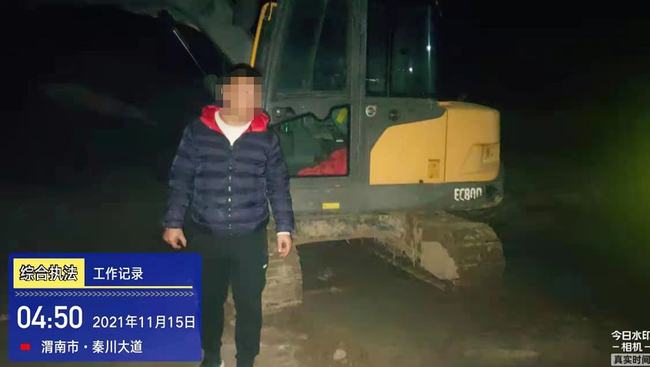 垃圾车向渭河倾倒垃圾,清运人员被拘的背后 垃圾车向渭河倾倒垃圾,清运人员被拘的背后