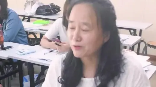 00后女生镜头下的时光守护者，75岁老会计同事意外走红