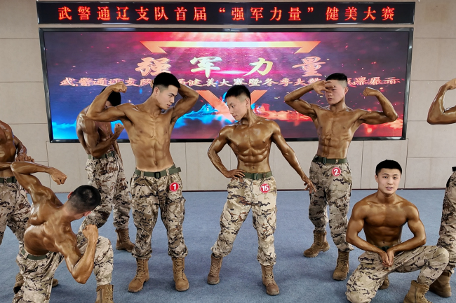 满屏荷尔蒙，军营健美大赛的力量盛宴