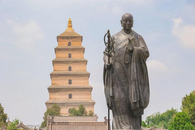 玄奘法师铜像长满青苔引热议，大慈恩寺权威回应
