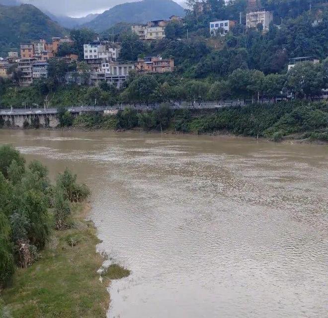 新郎婚礼跳河失踪，30小时搜救背后的爱与责任