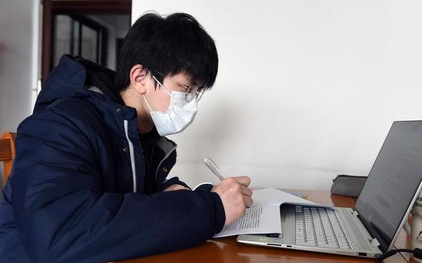 00后音乐老师喊麦式课堂走红，新潮教育模式的探索与启示