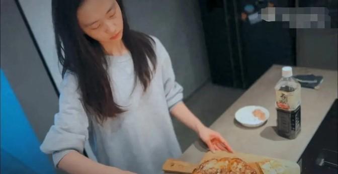 向往的厨房，黄磊在向往的生活中的烹饪艺术与人生哲学