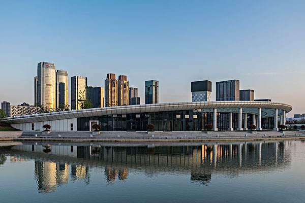 东北首座万亿城市之争，尘埃落定，沈阳胜出