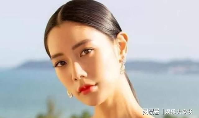 从荧幕到生活，演员克拉拉离婚背后的故事与启示