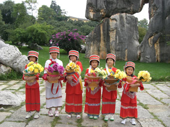 寻根之旅，男子山东认祖，意外问路问到亲叔叔