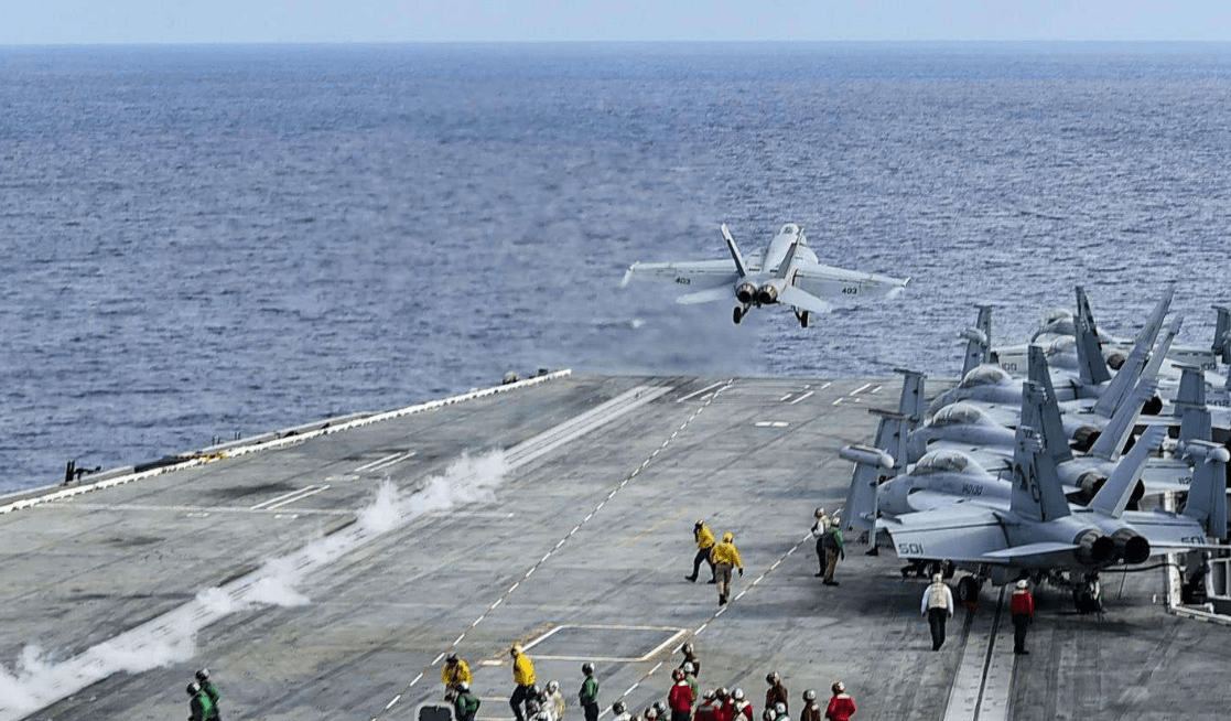 中方严正回应，美军两架战机坠入南海事件—维护地区和平与稳定的坚定立场