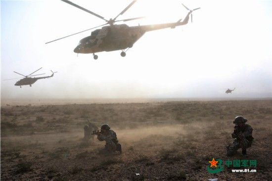 近距离揭秘，歼-16—中国空中的铁鹰火力展现